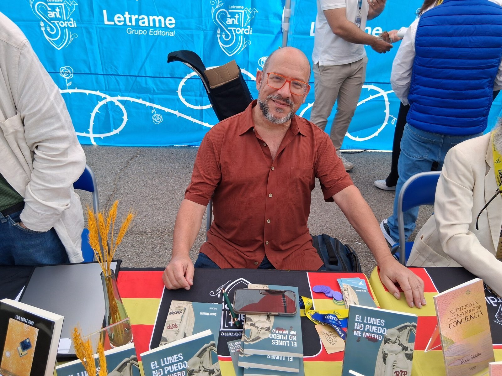 Carles Monereo firmó su nuevo libro en Sant Jordi 2025: una reflexión literaria sobre el morirse